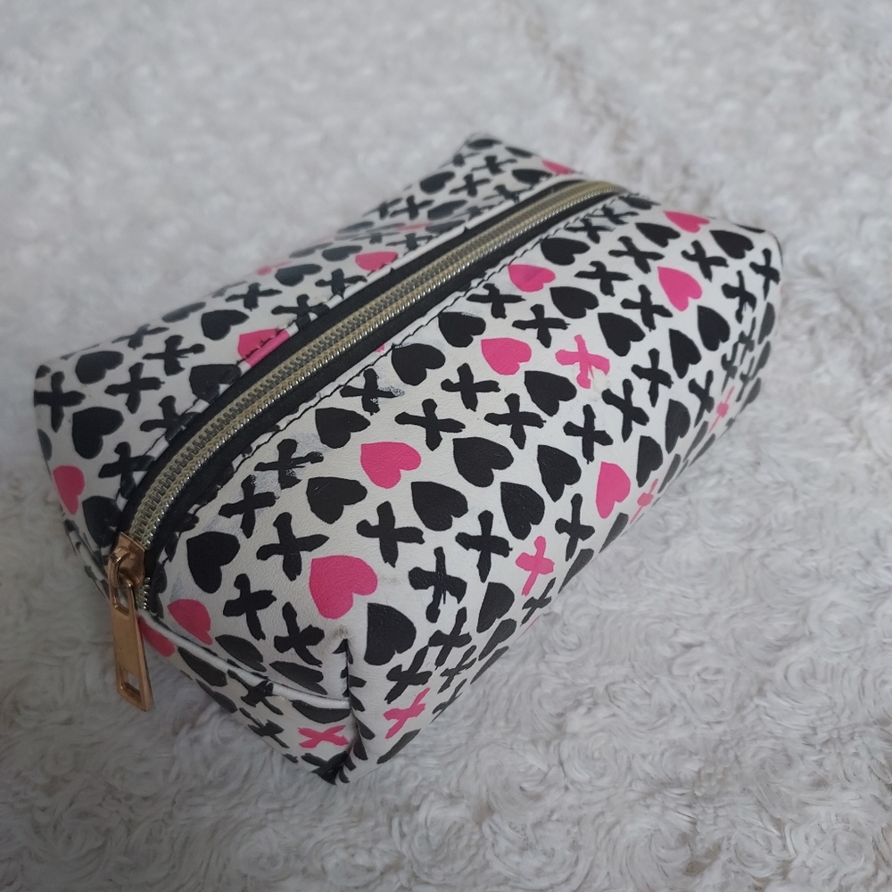 Hearts & Kisses small durable cosmetic makeup toiletry bag Travel Vacation